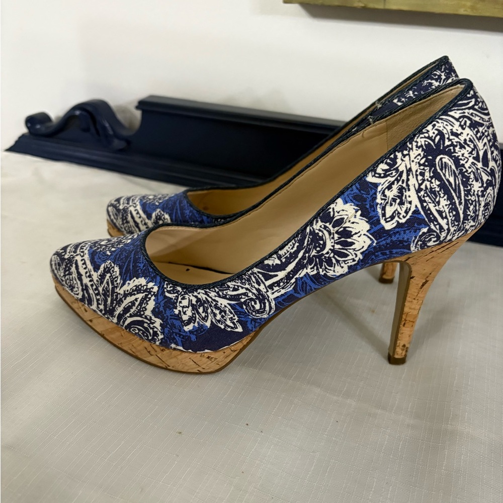 Nine West Elegant Blue and White Paisley Women's Heels Size 7 - Picture 3 of 7
